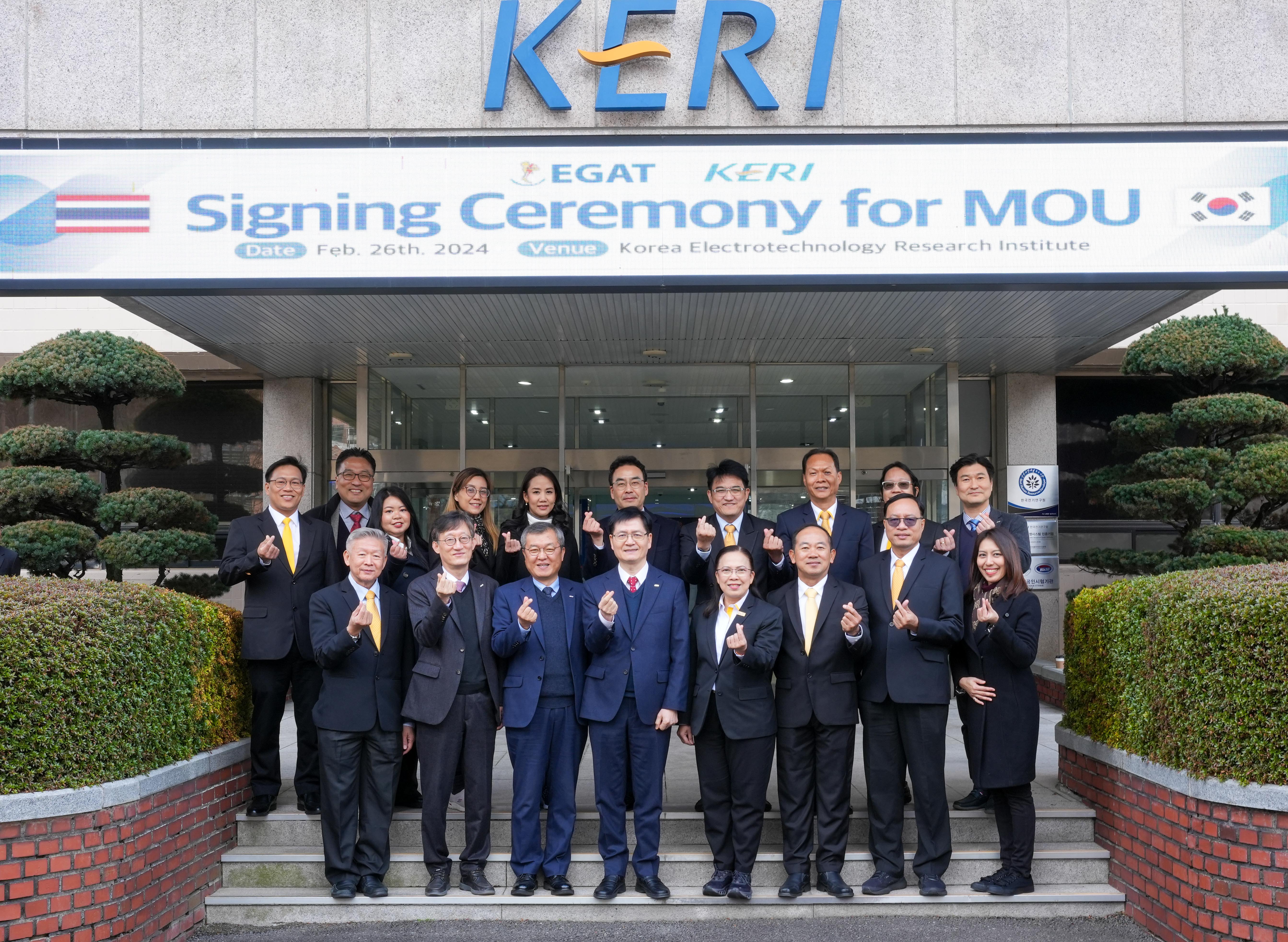 กฟผ. ลงนาม MOU เพิ่มศักยภาพ “ห้องปฏิบัติการทดสอบอุปกรณ์ไฟฟ้าแรงสูง (High Voltage Laboratory)” กับสถาบันวิจัยชั้นนำด้านเทคโนโลยีไฟฟ้าประเทศเกาหลีใต้ 